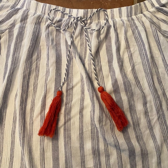 Altar’d State M off the shoulder embroidered bell sleeve boho top - Picture 5 of 8